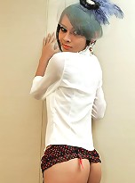 Artsy ladyboy wanks her surprise monster cock