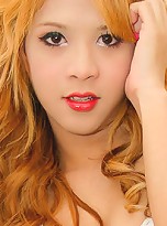 Messy food fun with teen tranny Wahn